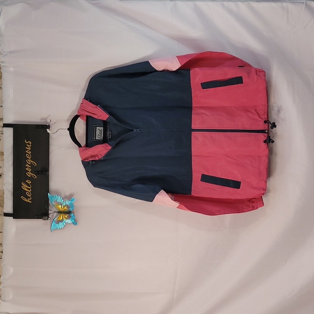 Beautiful Giant Women's Small Wind Hooded Breaker Size Small